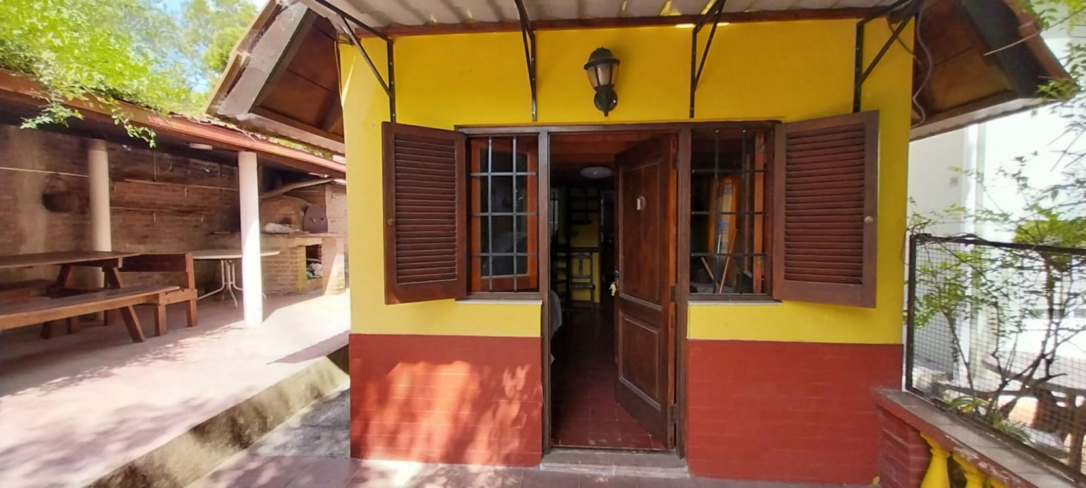  El Barba  - Venta en Block en 104 y Av. 7  Casa + 2 Duplex  Oportunidad de Inversion con Excelente Rentabilidad