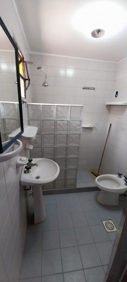  El Barba  - Venta en Block en 104 y Av. 7  Casa + 2 Duplex  Oportunidad de Inversion con Excelente Rentabilidad