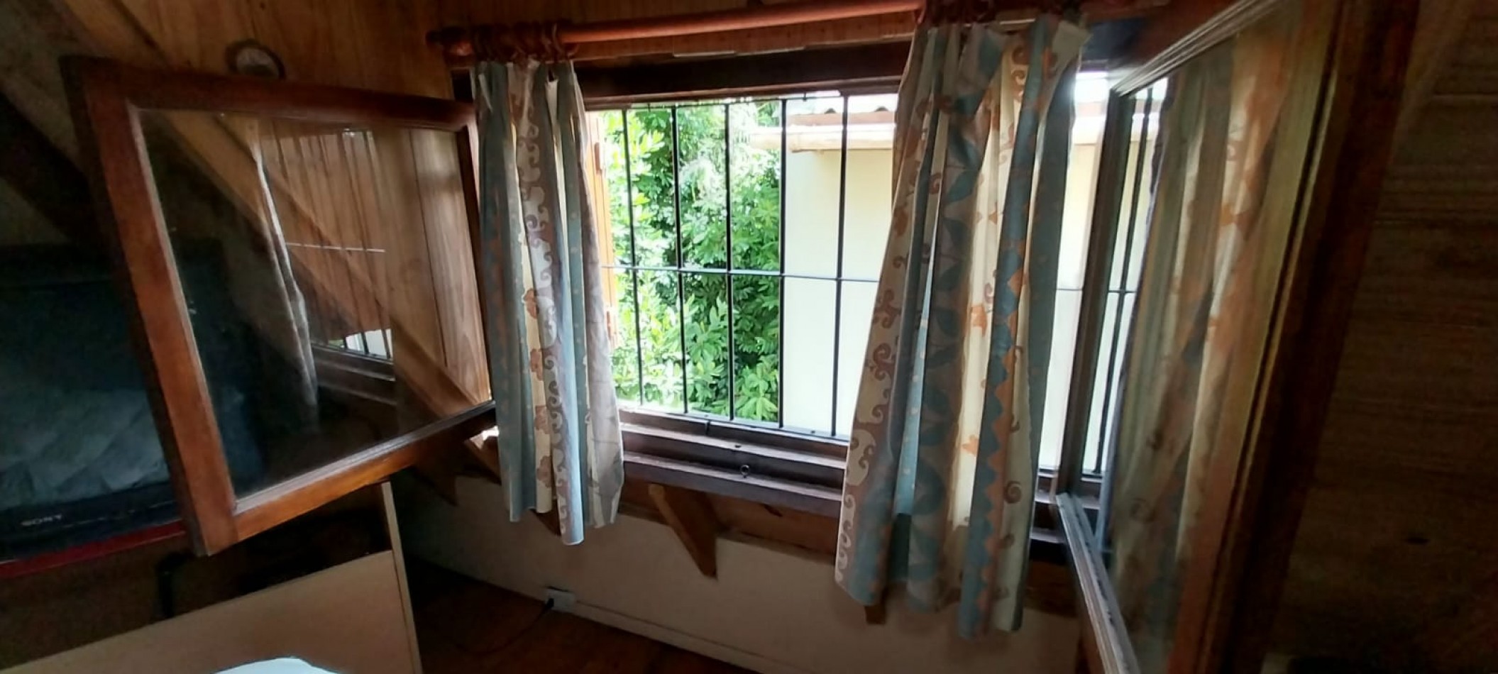  El Barba  - Venta en Block en 104 y Av. 7  Casa + 2 Duplex  Oportunidad de Inversion con Excelente Rentabilidad