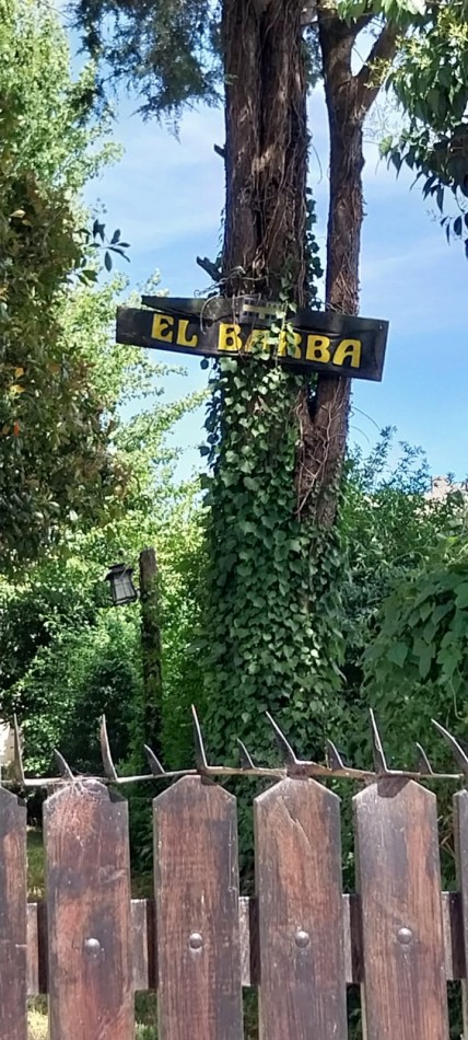  El Barba  - Venta en Block en 104 y Av. 7  Casa + 2 Duplex  Oportunidad de Inversion con Excelente Rentabilidad