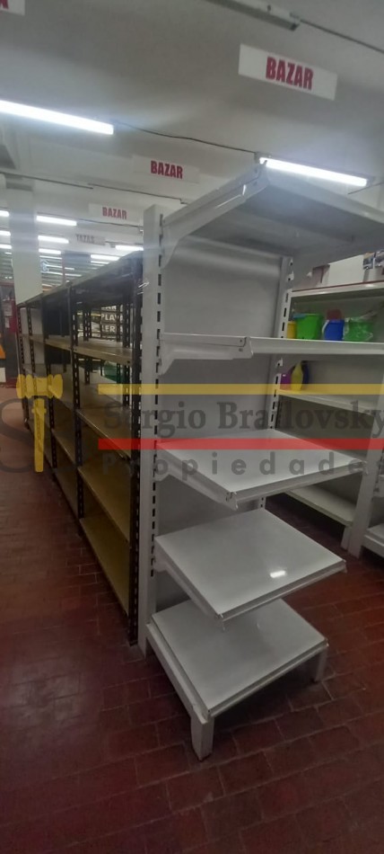 Local en alquiler anual - Zona sur de Villa Gesell, Av. 3