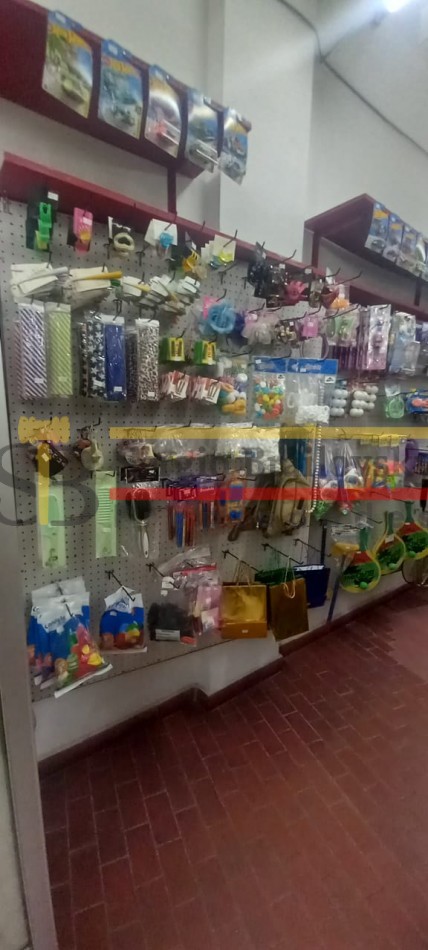 Local en alquiler anual - Zona sur de Villa Gesell, Av. 3