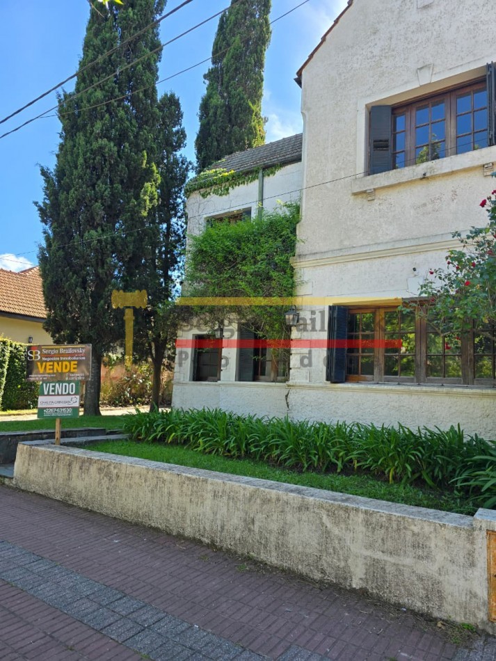 ¡Iconica casa en venta en General Madariaga! - La emblematica residencia del reconocido  Melon Gil 