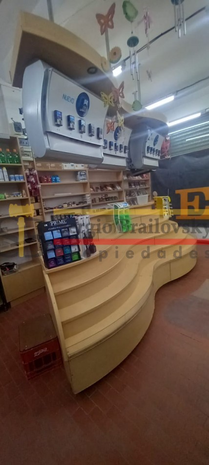 Oportunidad comercial y residencial en Av. 3 - Local, departamento y cochera