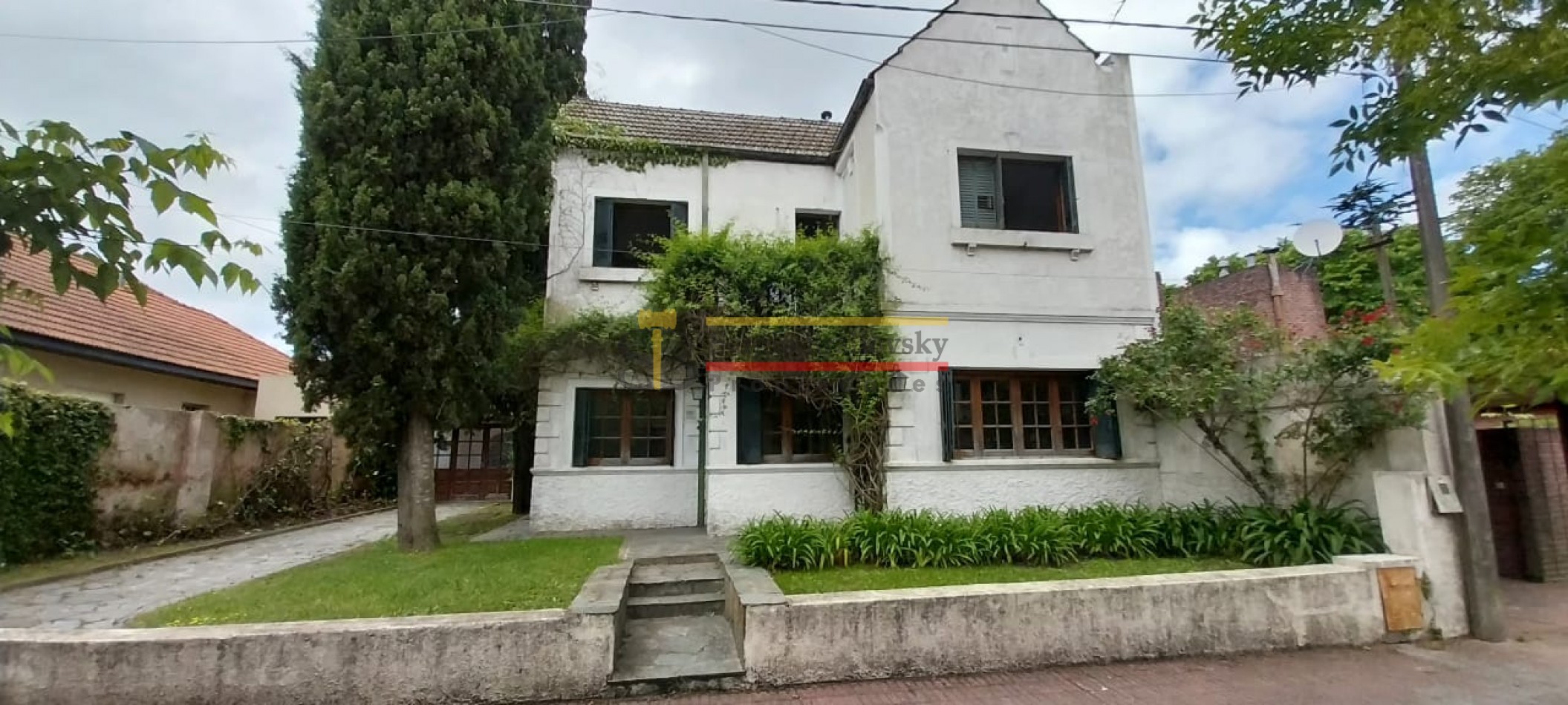 ¡Iconica casa en venta en General Madariaga! - La emblematica residencia del reconocido  Melon Gil 