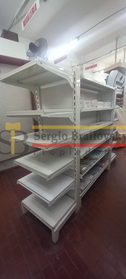 Oportunidad comercial y residencial en Av. 3 - Local, departamento y cochera