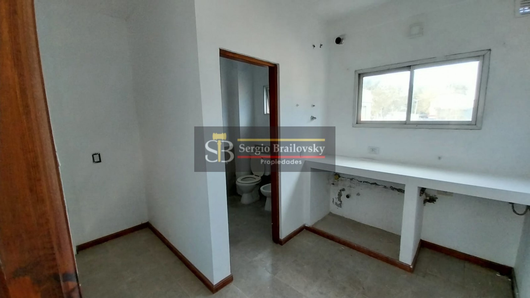 SE VENDE  LOCAL COMERCIAL EN OSTENDE 