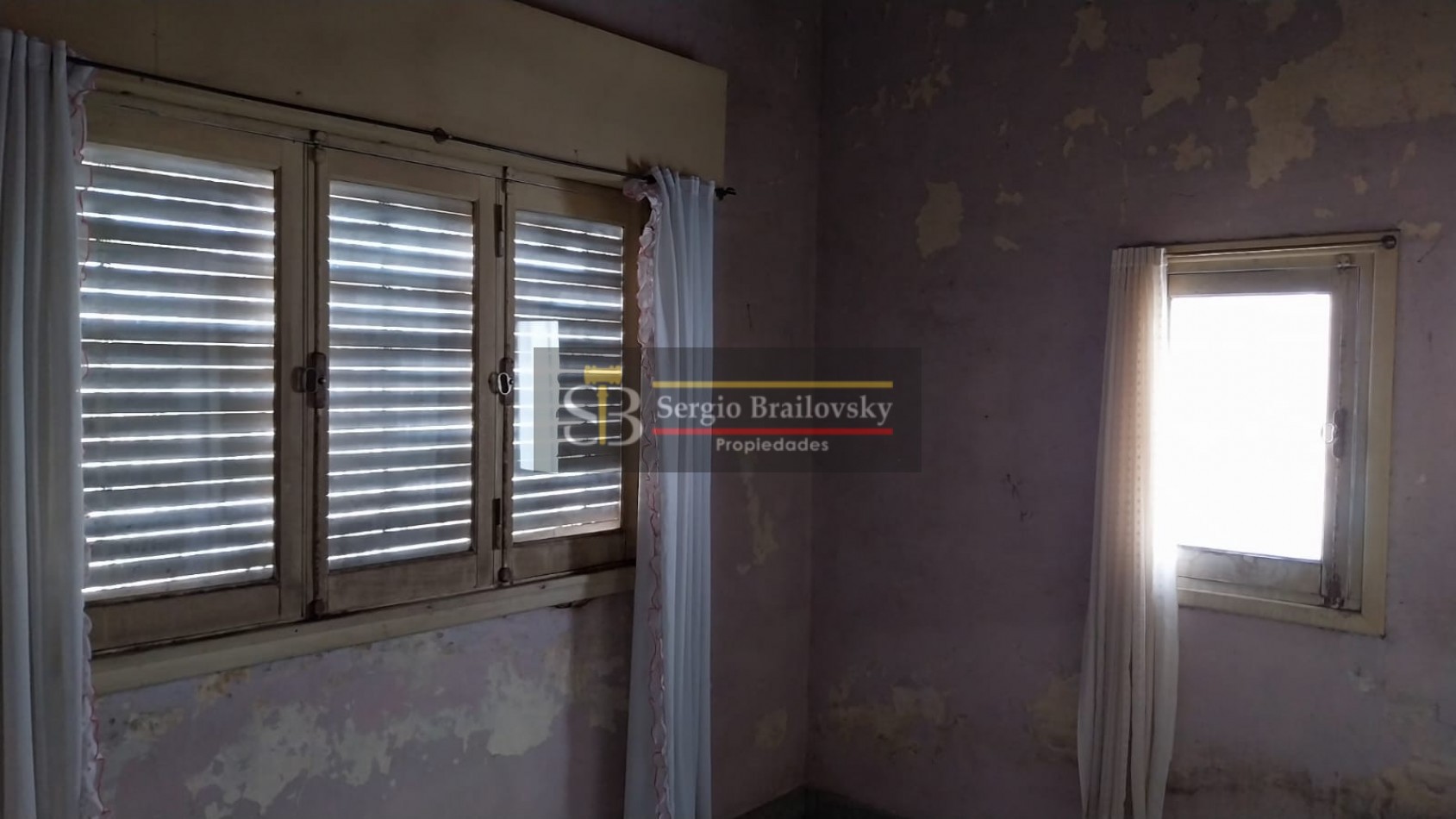 Se Vende  Casa de dos plantas mas local comercial en Gral. Madariaga 