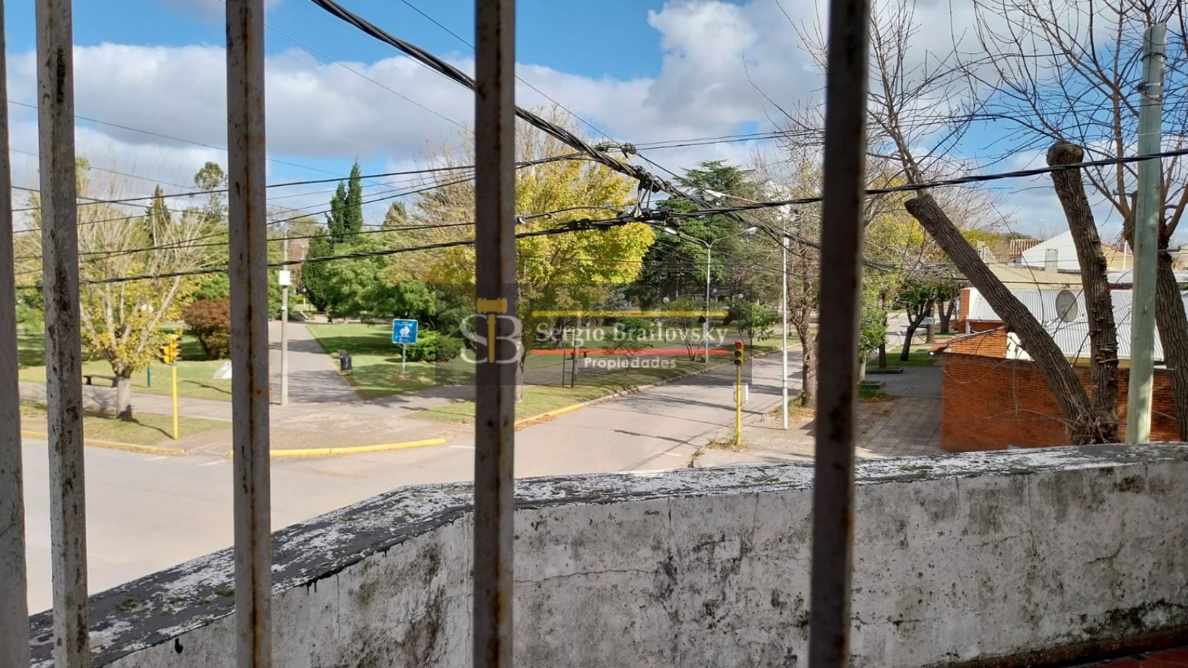 Se Vende  Casa de dos plantas mas local comercial en Gral. Madariaga 