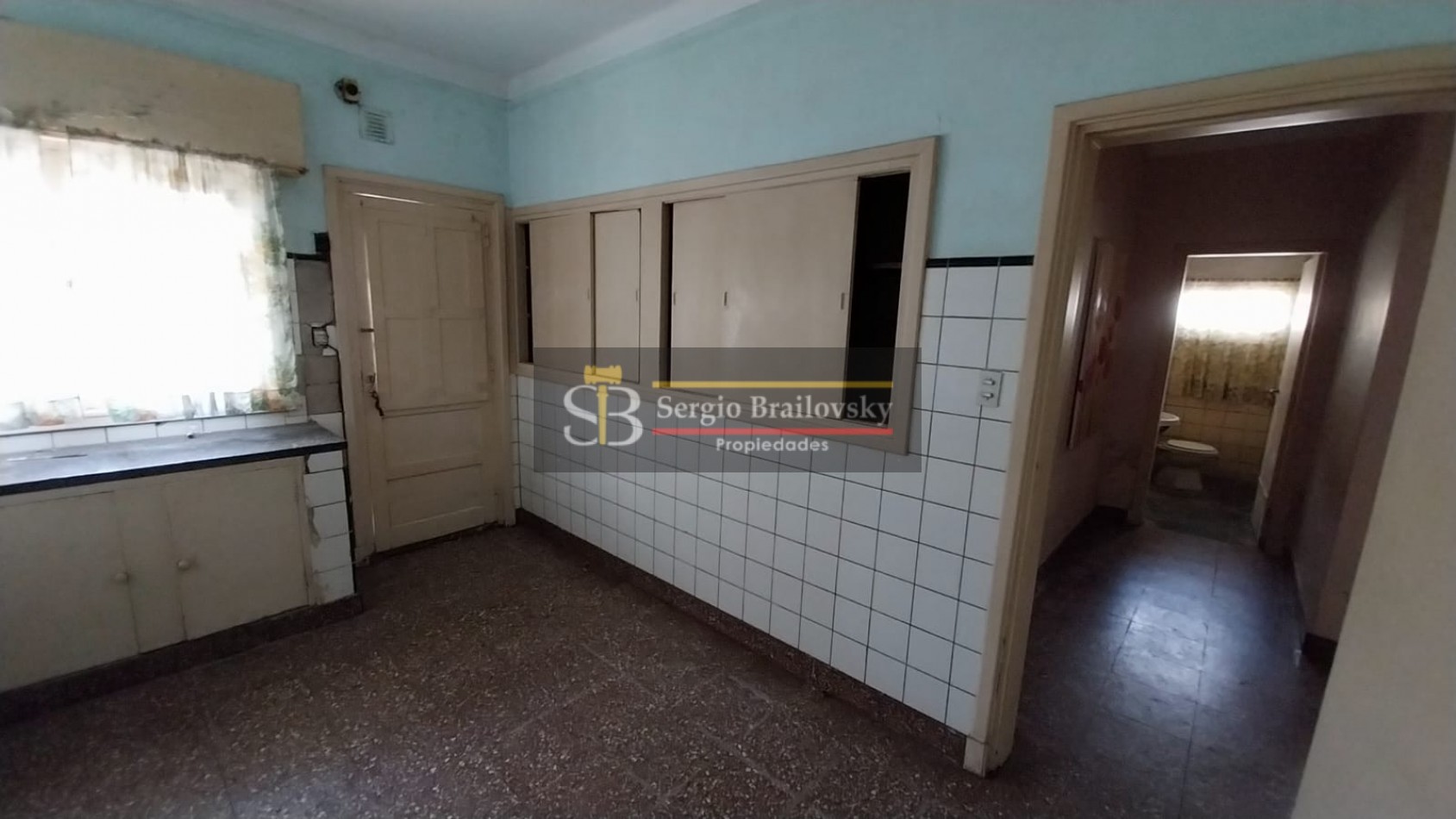 Se Vende  Casa de dos plantas mas local comercial en Gral. Madariaga 