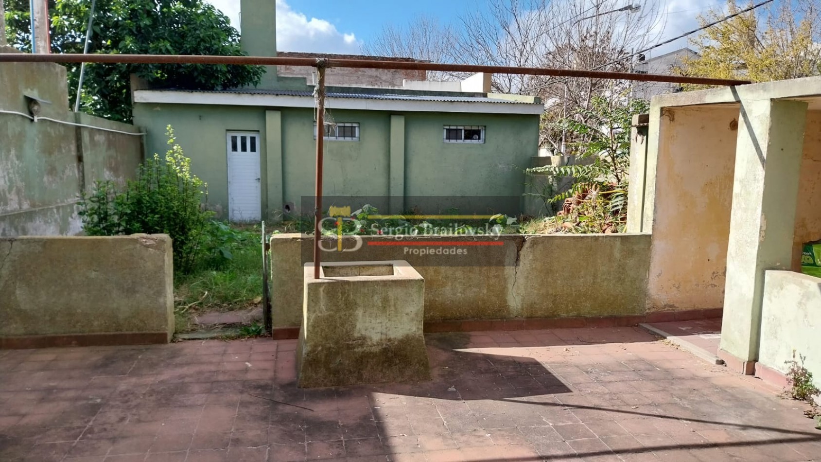 Se Vende  Casa de dos plantas mas local comercial en Gral. Madariaga 