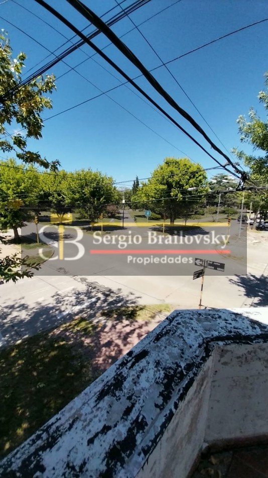 Se Vende  Casa de dos plantas mas local comercial en Gral. Madariaga 