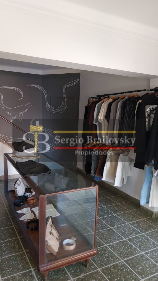 Se Vende  Casa de dos plantas mas local comercial en Gral. Madariaga 