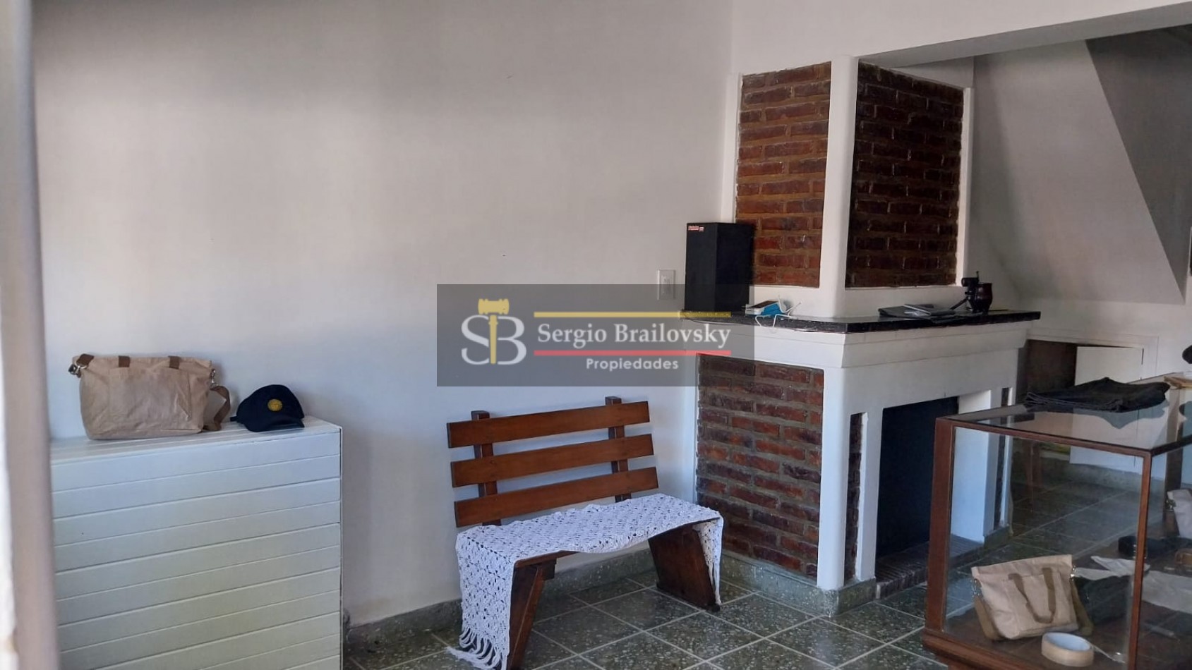 Se Vende  Casa de dos plantas mas local comercial en Gral. Madariaga 