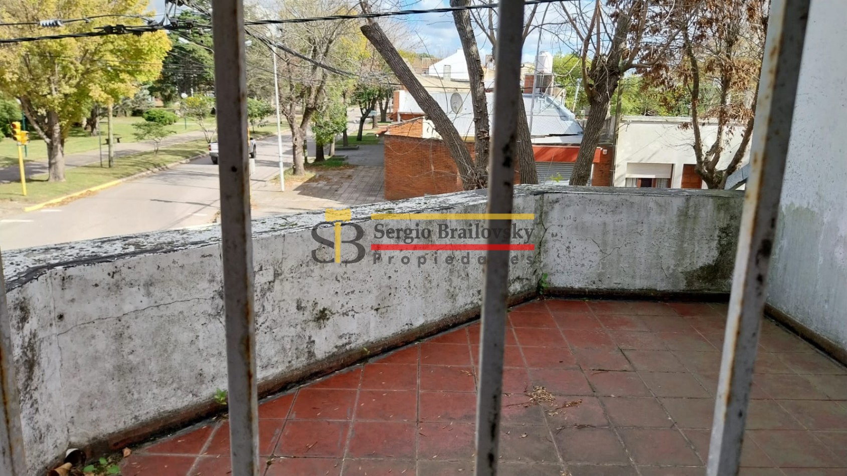 Se Vende  Casa de dos plantas mas local comercial en Gral. Madariaga 