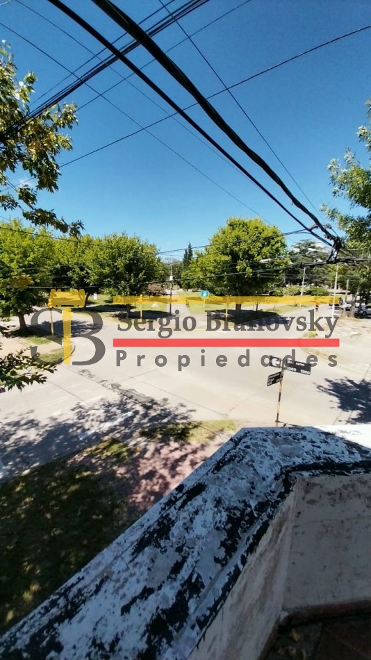 Se Vende  Casa de dos plantas mas local comercial en Gral. Madariaga 