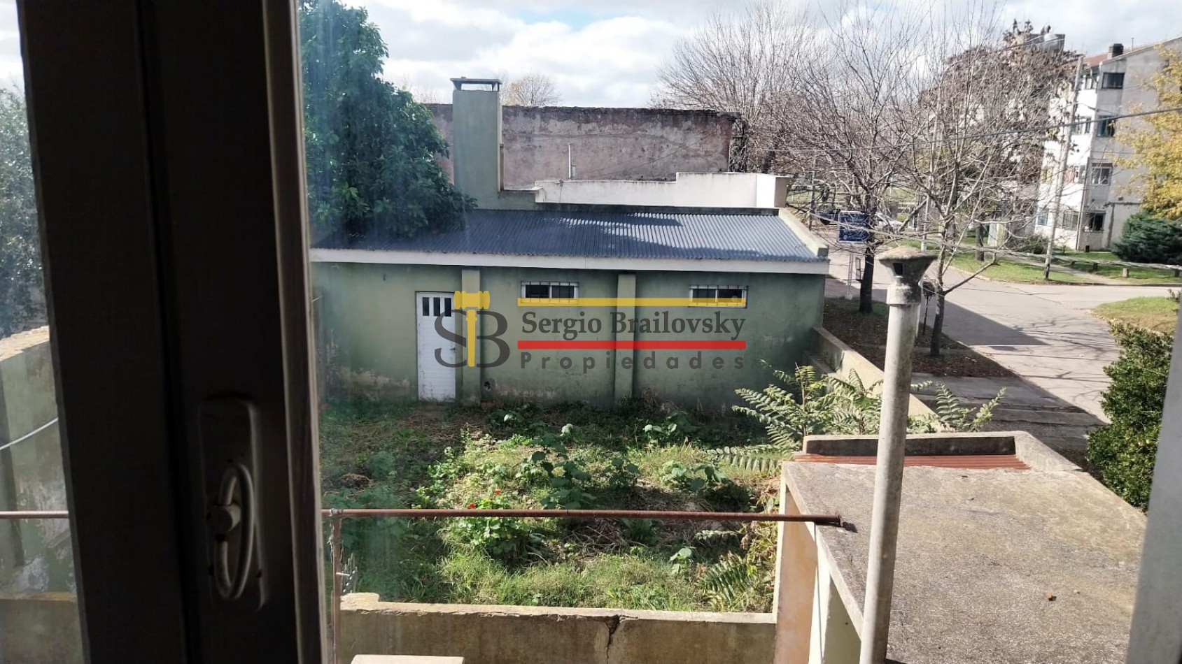 Se Vende  Casa de dos plantas mas local comercial en Gral. Madariaga 