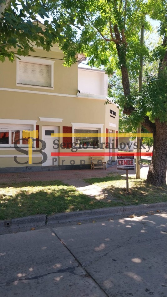 Se Vende  Casa de dos plantas mas local comercial en Gral. Madariaga 