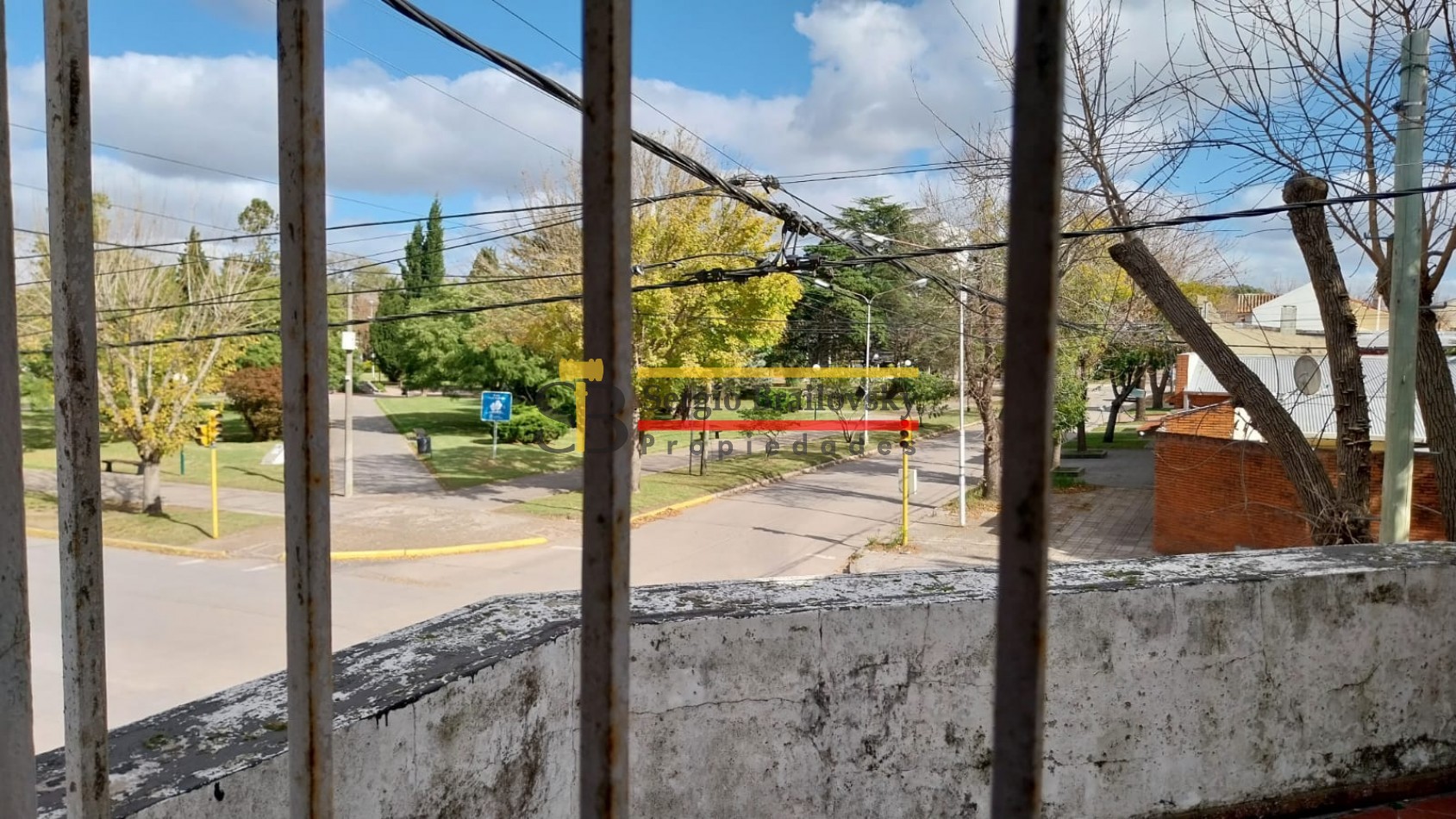 Se Vende  Casa de dos plantas mas local comercial en Gral. Madariaga 