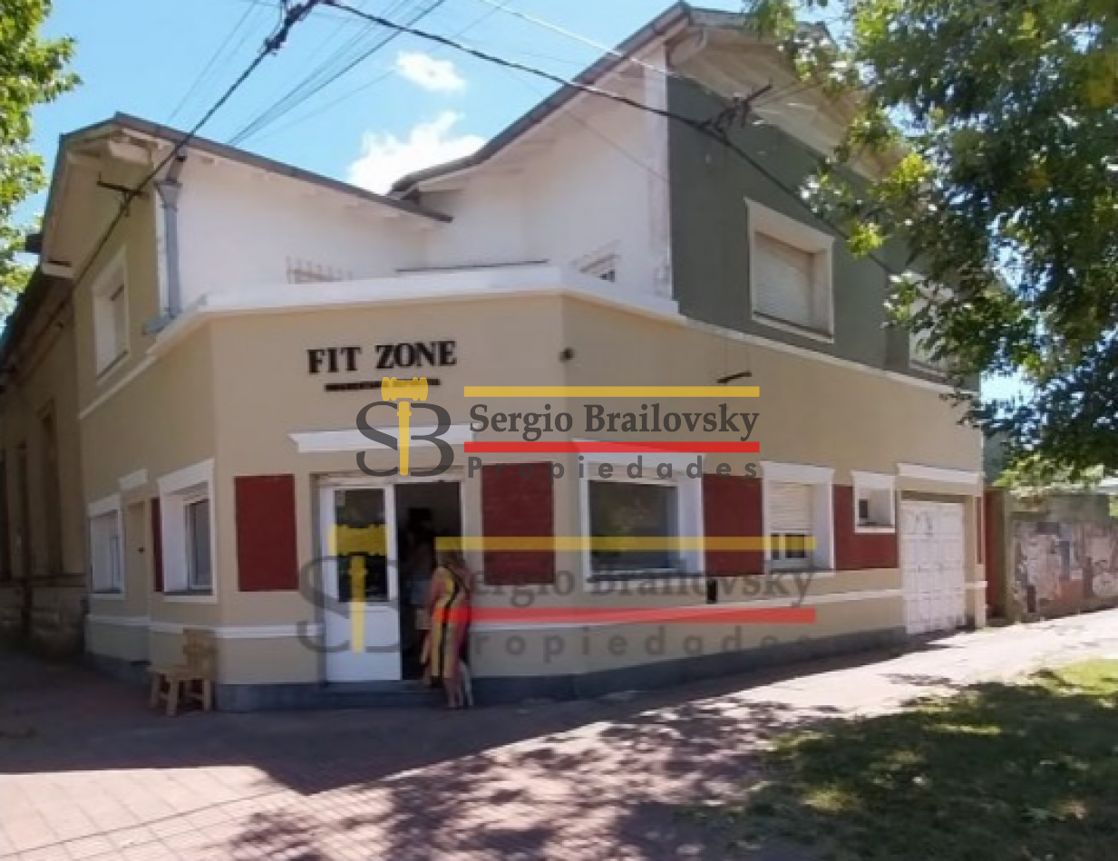 Se Vende  Casa de dos plantas mas local comercial en Gral. Madariaga 