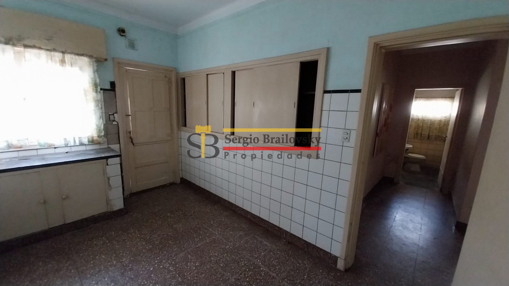 Se Vende  Casa de dos plantas mas local comercial en Gral. Madariaga 