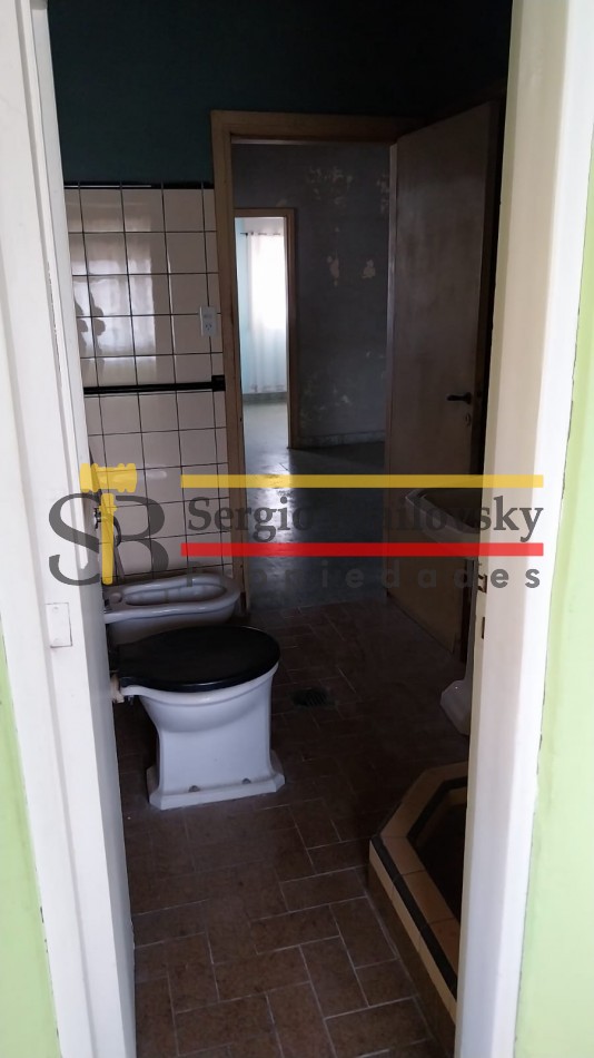 Se Vende  Casa de dos plantas mas local comercial en Gral. Madariaga 