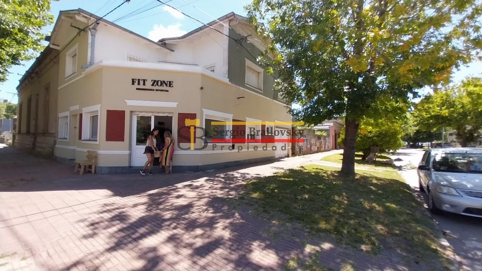 Se Vende  Casa de dos plantas mas local comercial en Gral. Madariaga 