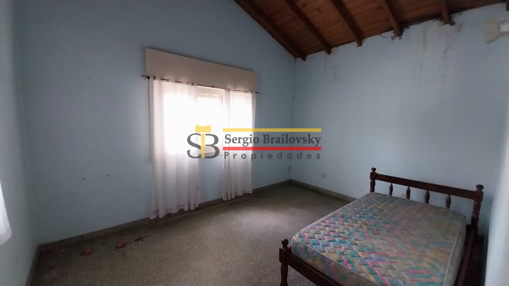 Se Vende  Casa de dos plantas mas local comercial en Gral. Madariaga 