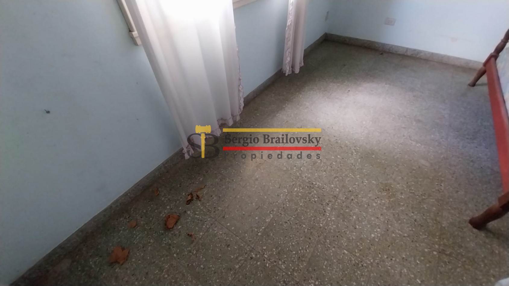 Se Vende  Casa de dos plantas mas local comercial en Gral. Madariaga 