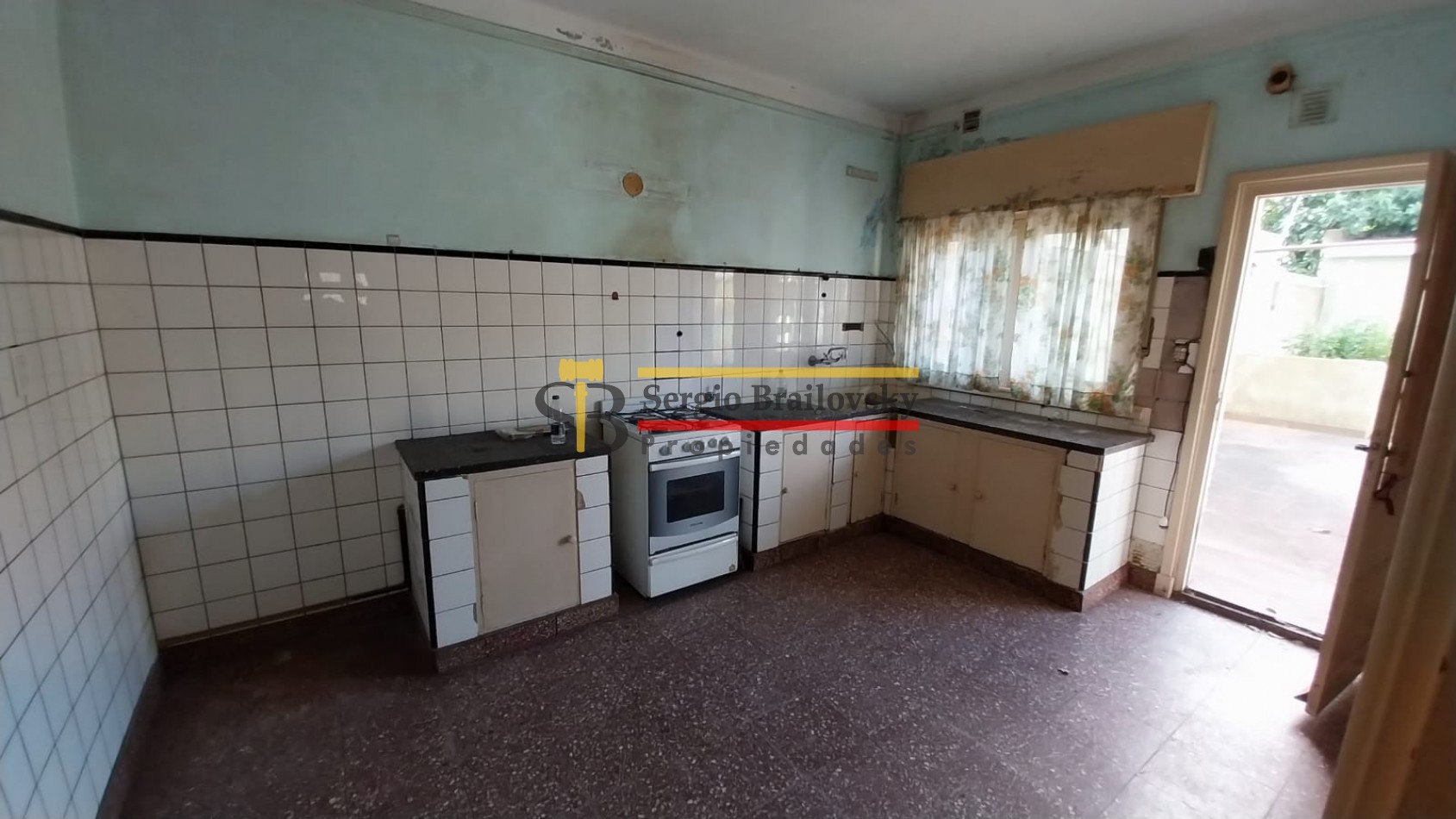 Se Vende  Casa de dos plantas mas local comercial en Gral. Madariaga 