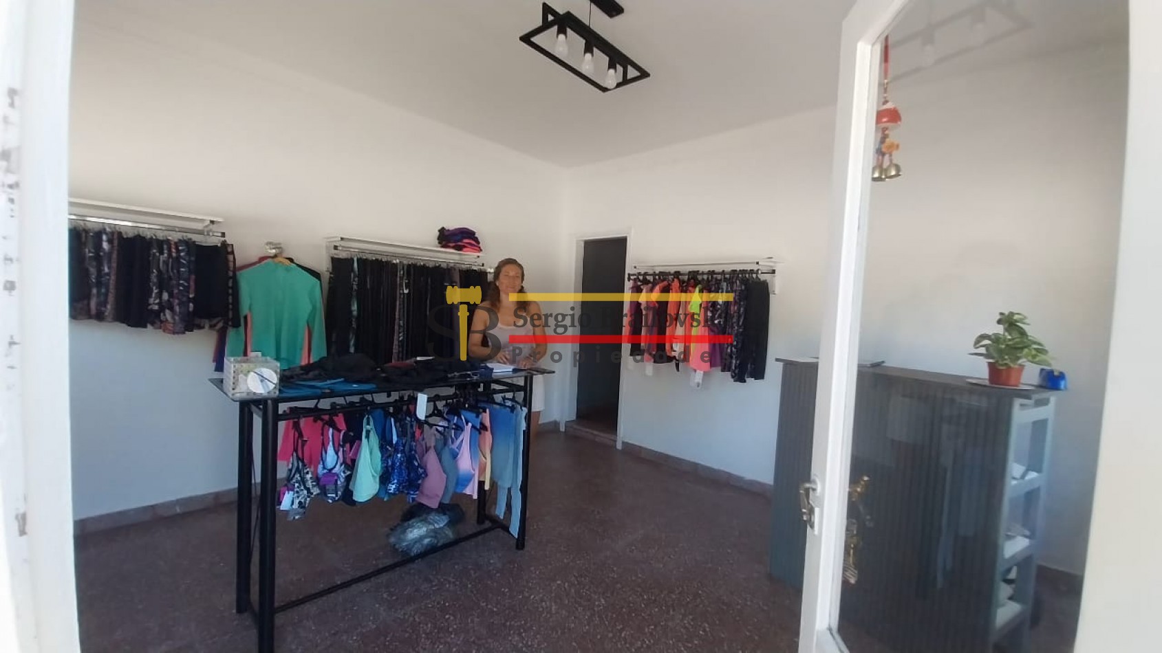 Se Vende  Casa de dos plantas mas local comercial en Gral. Madariaga 