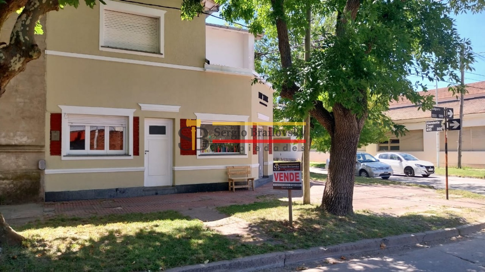Se Vende  Casa de dos plantas mas local comercial en Gral. Madariaga 