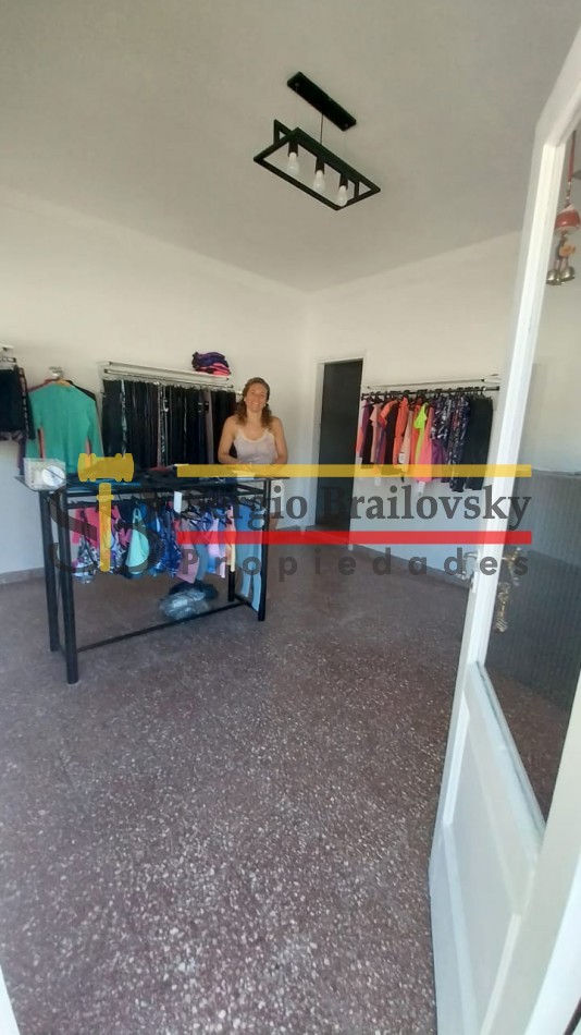 Se Vende  Casa de dos plantas mas local comercial en Gral. Madariaga 