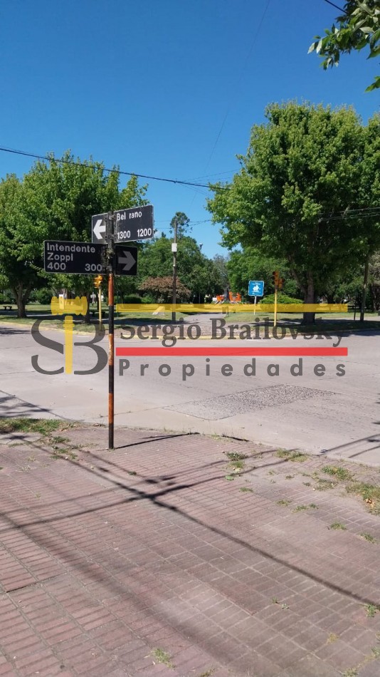 Se Vende  Casa de dos plantas mas local comercial en Gral. Madariaga 