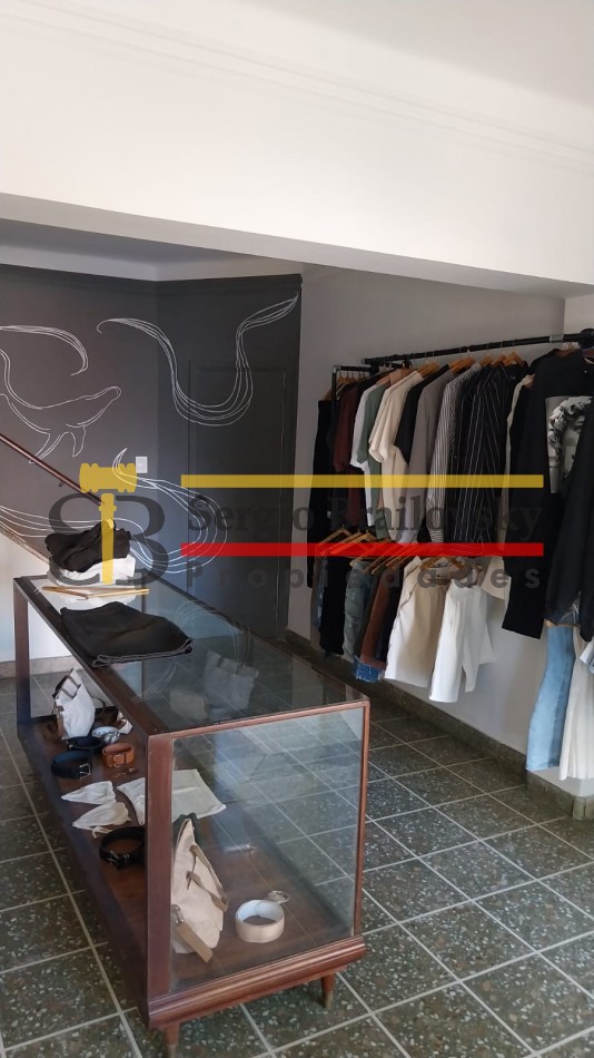 Se Vende  Casa de dos plantas mas local comercial en Gral. Madariaga 