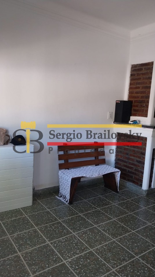 Se Vende  Casa de dos plantas mas local comercial en Gral. Madariaga 
