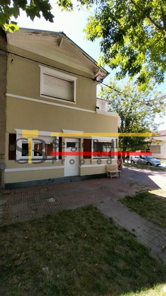 Se Vende  Casa de dos plantas mas local comercial en Gral. Madariaga 