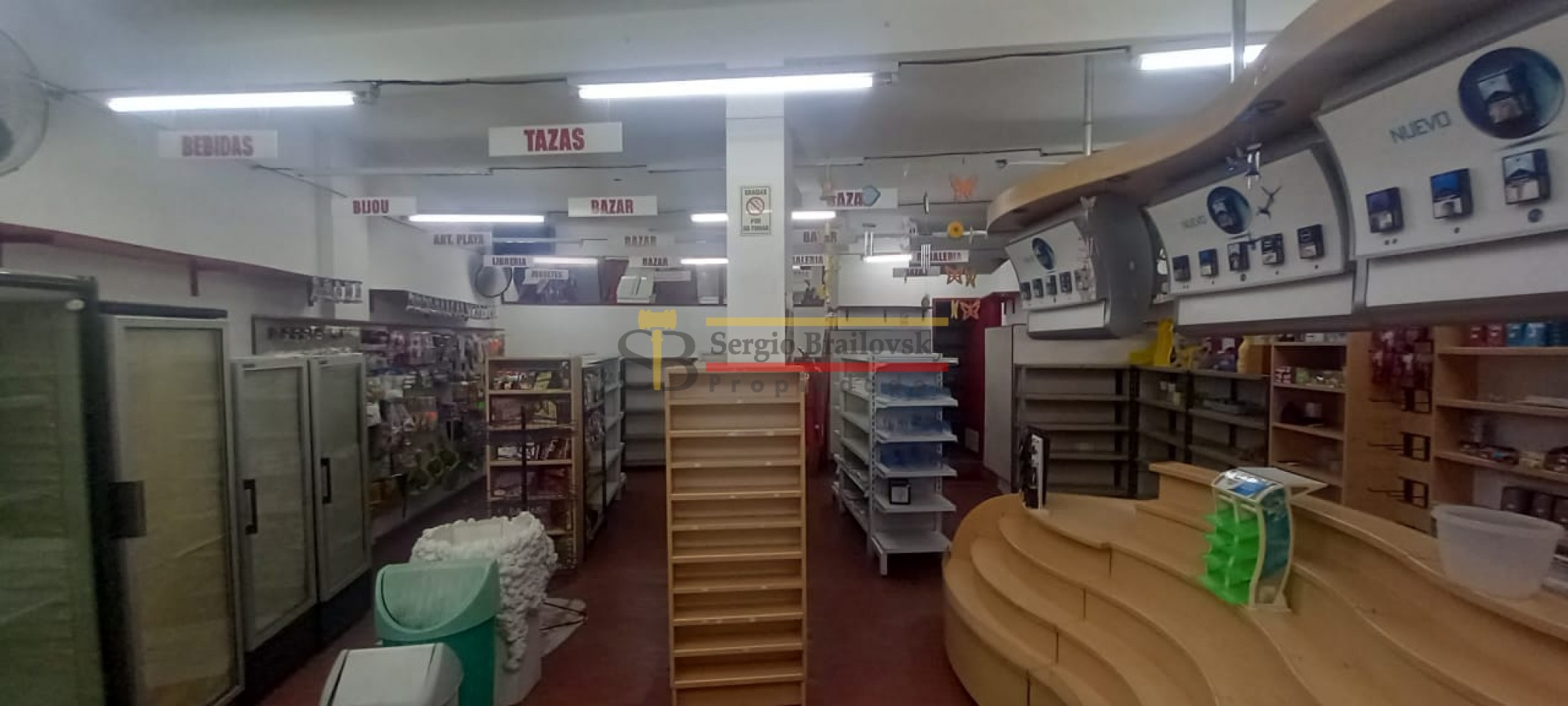 Oportunidad comercial y residencial en Av. 3 - Local, departamento y cochera