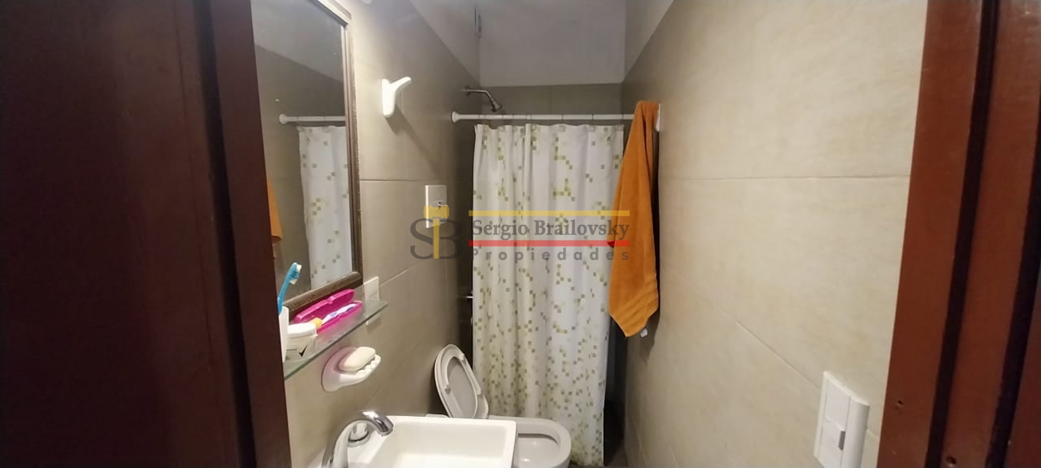 Oportunidad comercial y residencial en Av. 3 - Local, departamento y cochera