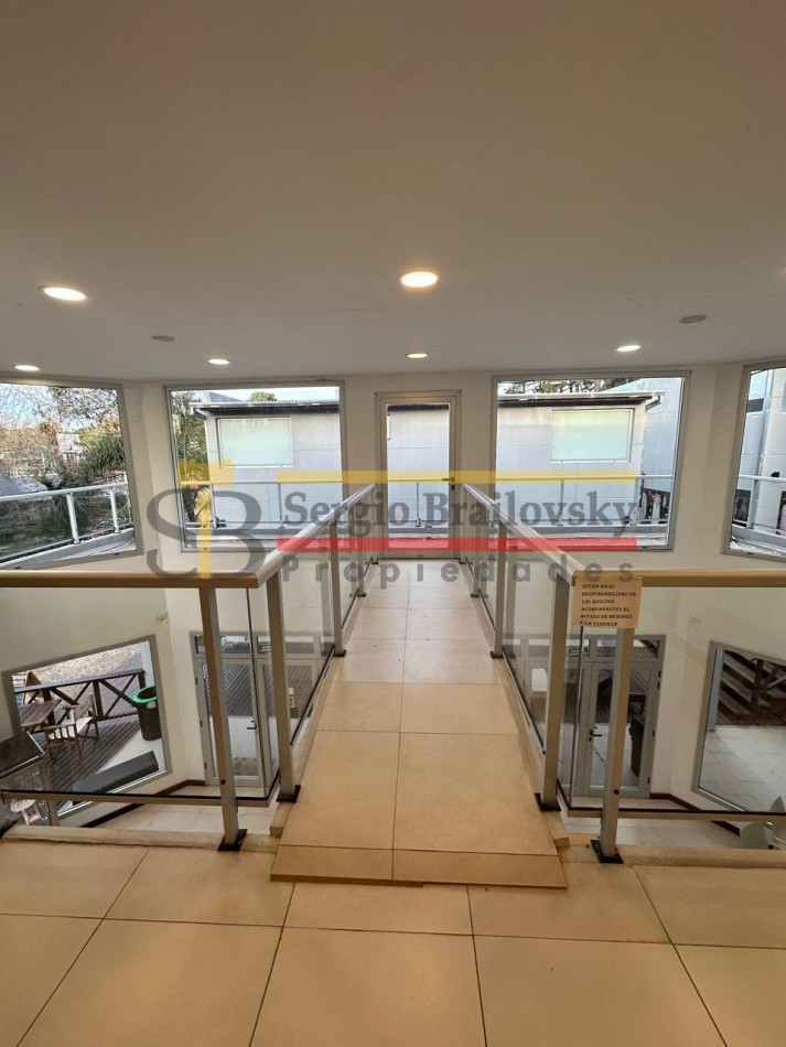 SE VENDE FONDO DE COMERCIO - Heladeria en el centro de Mar Azul