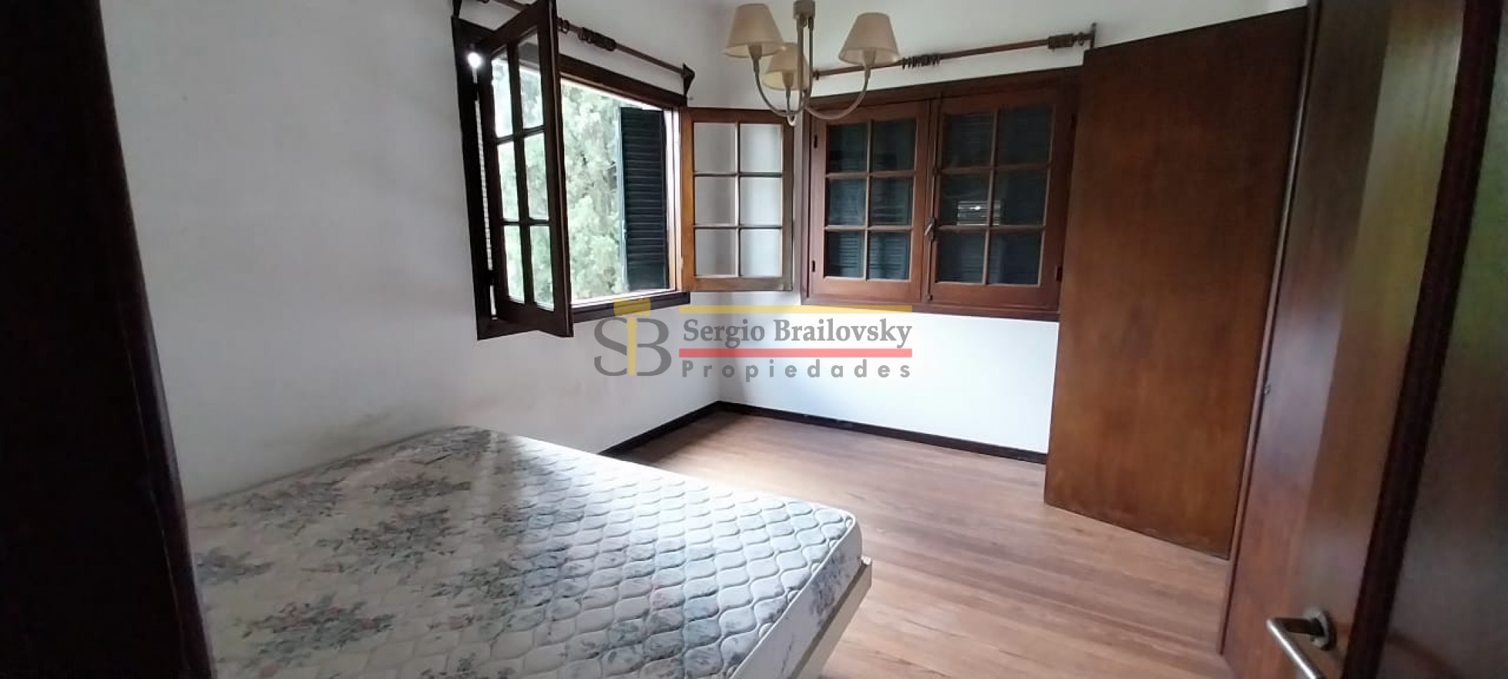 ¡Iconica casa en venta en General Madariaga! - La emblematica residencia del reconocido  Melon Gil 