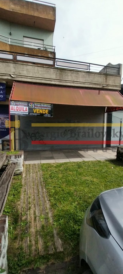 Oportunidad comercial y residencial en Av. 3 - Local, departamento y cochera