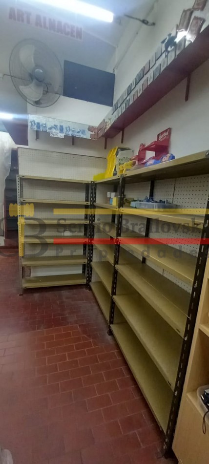 Oportunidad comercial y residencial en Av. 3 - Local, departamento y cochera