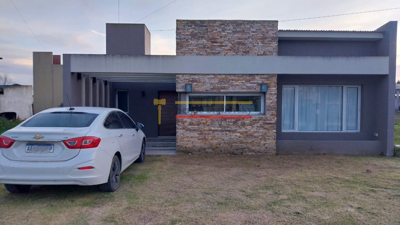 EN VENTA HERMOSA CASA DE 3 AMBIENTES EN GENERAL MADARIAGA
