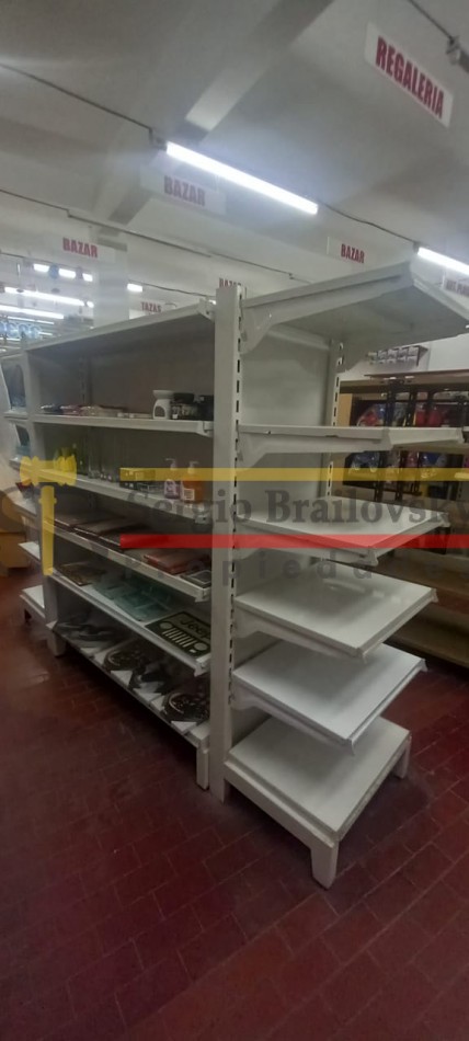 Oportunidad comercial y residencial en Av. 3 - Local, departamento y cochera