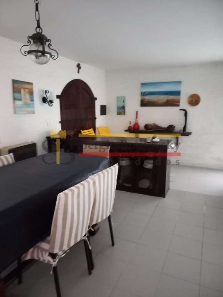  Casa Estilo Colonial en Venta - Pinamar