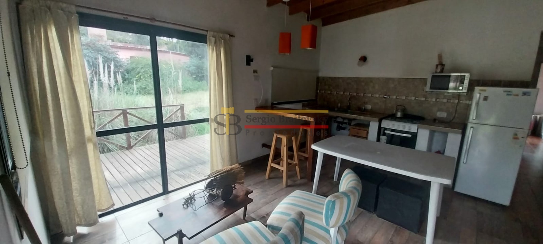 Alquiler Temporal en Mar Azul - Casa de 3 Ambientes con Amplio Parque