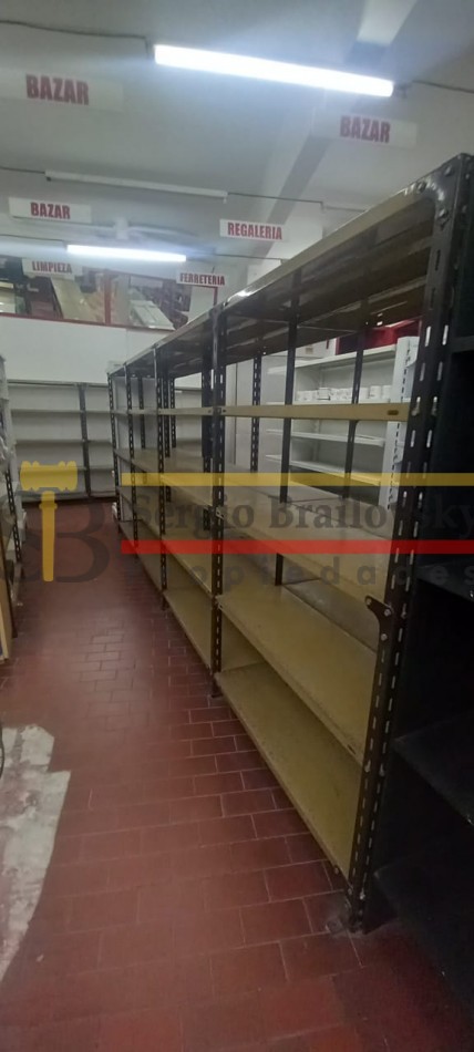 Oportunidad comercial y residencial en Av. 3 - Local, departamento y cochera