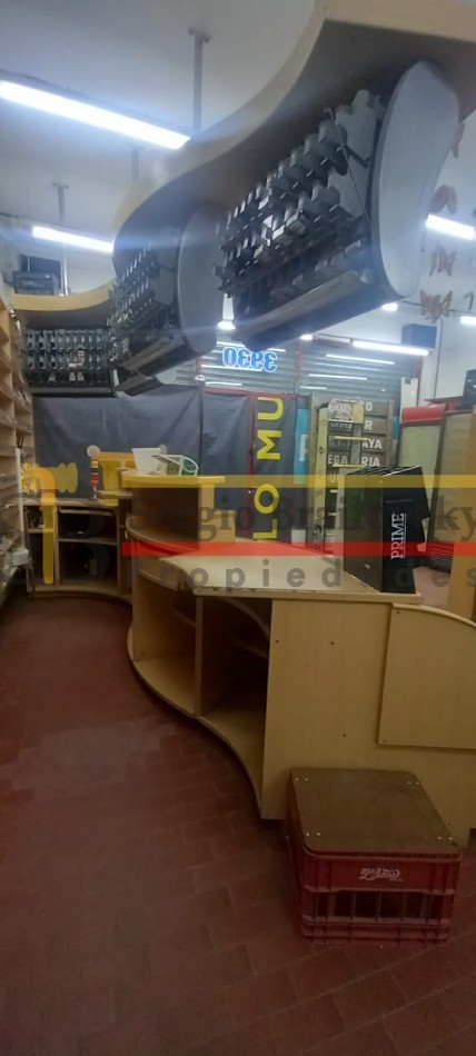 Oportunidad comercial y residencial en Av. 3 - Local, departamento y cochera