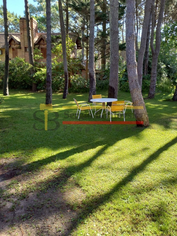  Casa Estilo Colonial en Venta - Pinamar
